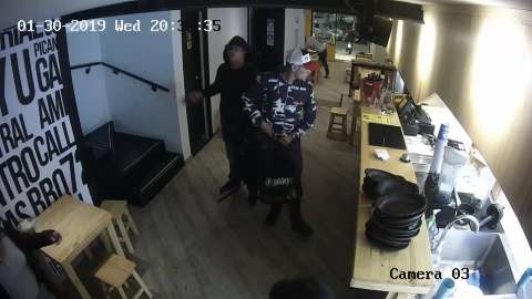Denuncian robo masivo en cadena de restaurante, en Kennedy