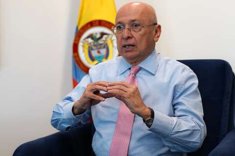 “Es inconcebible que Otty Patiño se convierta en francotirador de la paz”: MinJusticia