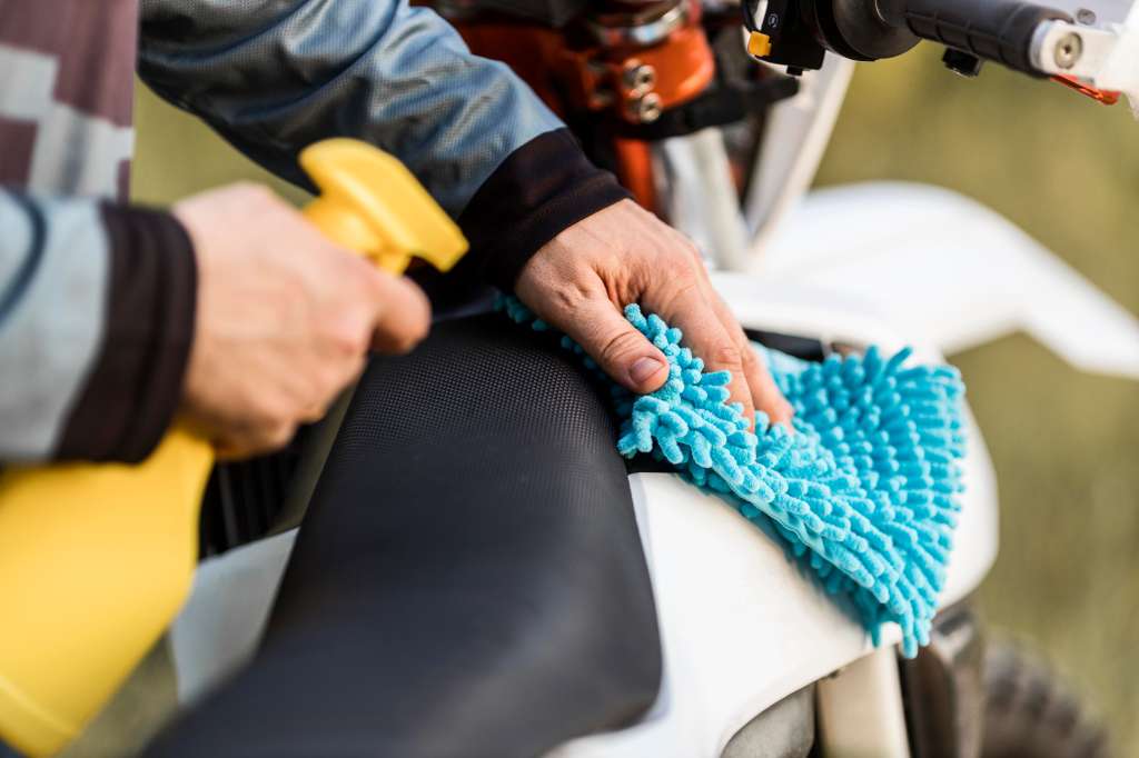 ¿Cómo lavar correctamente una moto en casa? Pasos para un mantenimiento seguro