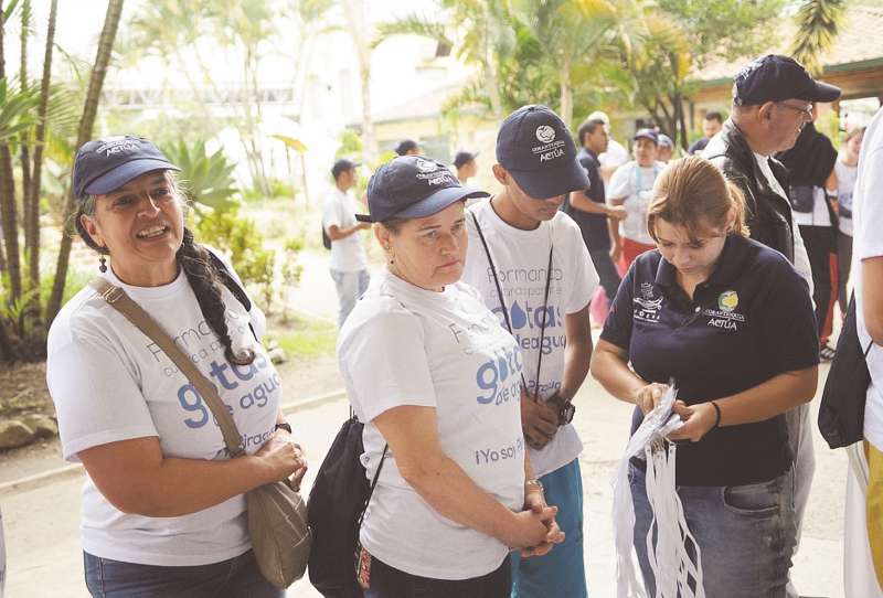 Miembros del Programa Integral Red Agua Piragua, dirigido por la Corporación Autónoma Regional del Centro de Antioquia (Corantioquia) que recibió un galardón especial. / El Espectador