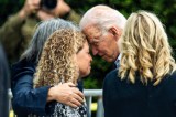 En fotos: Joe Biden y el consuelo a familiares de víctimas de edificio en Miami