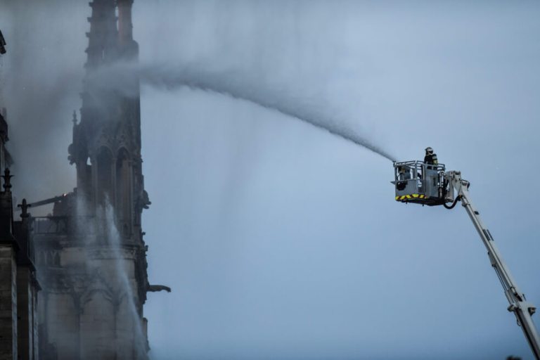 El incendio en Notre Dame: así se salvó la catedral de la destrucción total