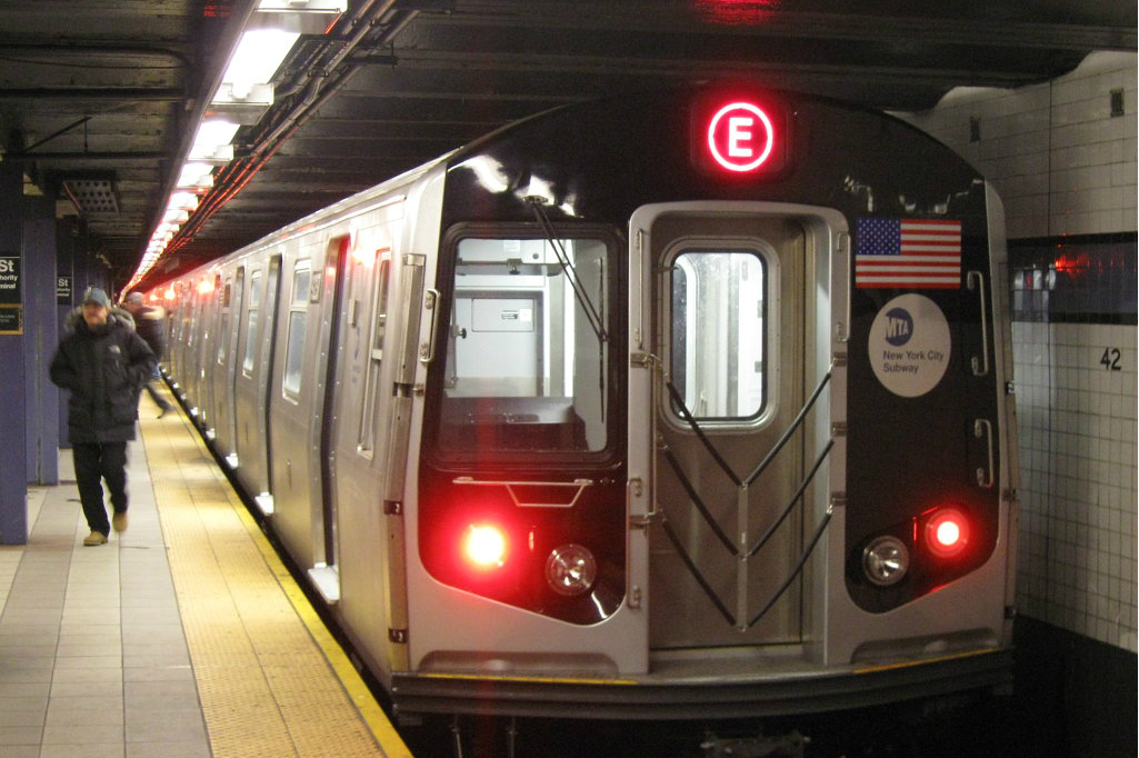 El incidente sucedió en la linea E del metro de Nueva York / Wikipedia