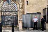 Mural de Banksy en el Tribunal Superior de Londres desata polémica y una denuncia por daño criminal