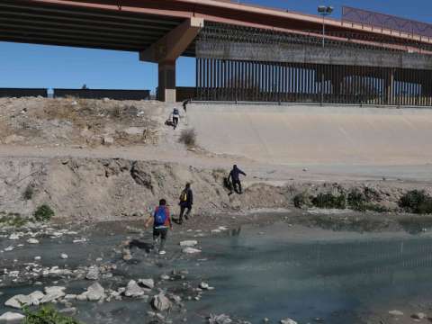 Así se endurecerán las normas para migrantes que pidan asilo en Estados Unidos