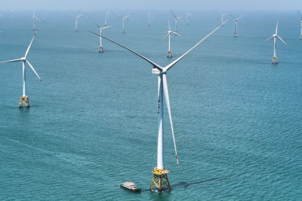 La turbina MySE, de 16 megavatios, se instaló con éxito en el parque eólico marino de la provincia de Fujian, en China.