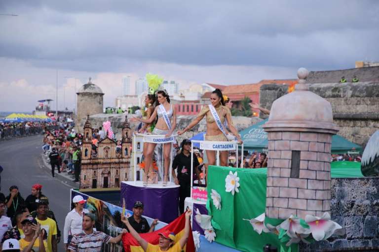 así lucen las reinas en el Desfile de la Independencia