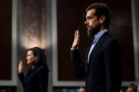 Facebook asegura al Senado de EEUU que está "en guerra" contra cuentas falsas
