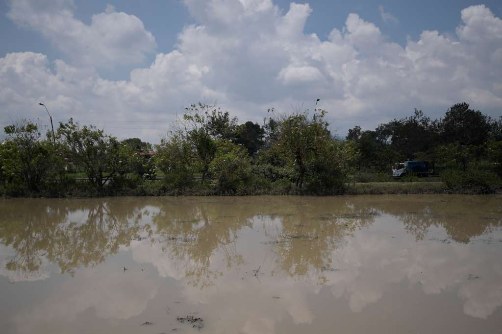 Las fuertes lluvias en la capital, provocaron inundaciones y afectaciones en la entrada y salida de Bogotá y en municipios vecinos.