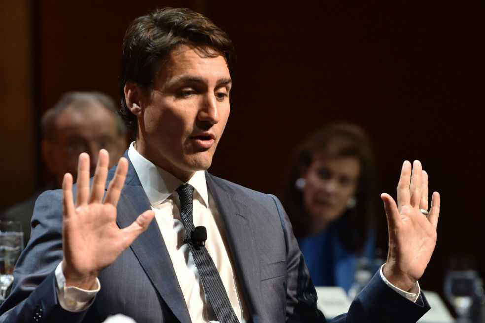 El primer ministro de Canadá, Justin Trudeau, salió a dar explicaciones por polémica fotografía. / AFP