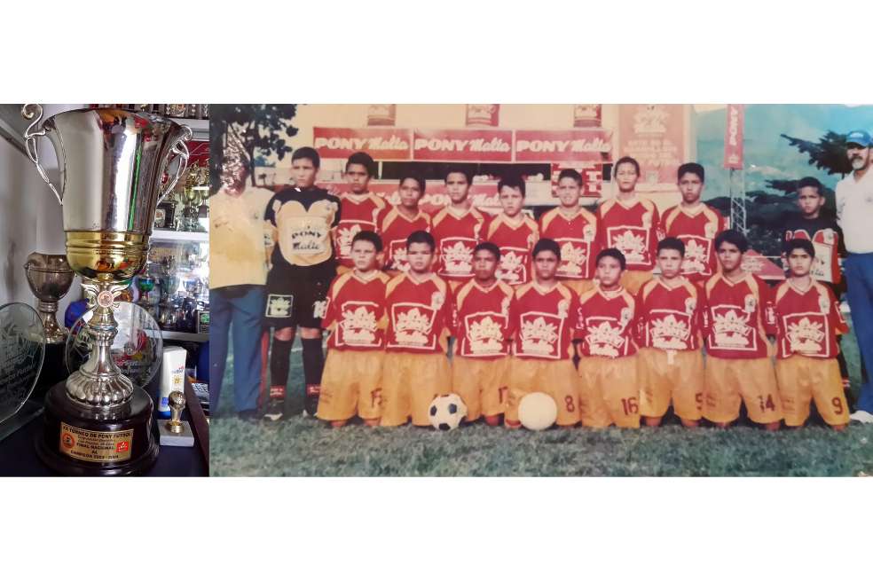 A la izquierda, el trofeo del Torneo Pony Fútbol que ganó el equipo de la Academia Tolimense, liderado por James Rodríguez, goleador y mejor jugador.