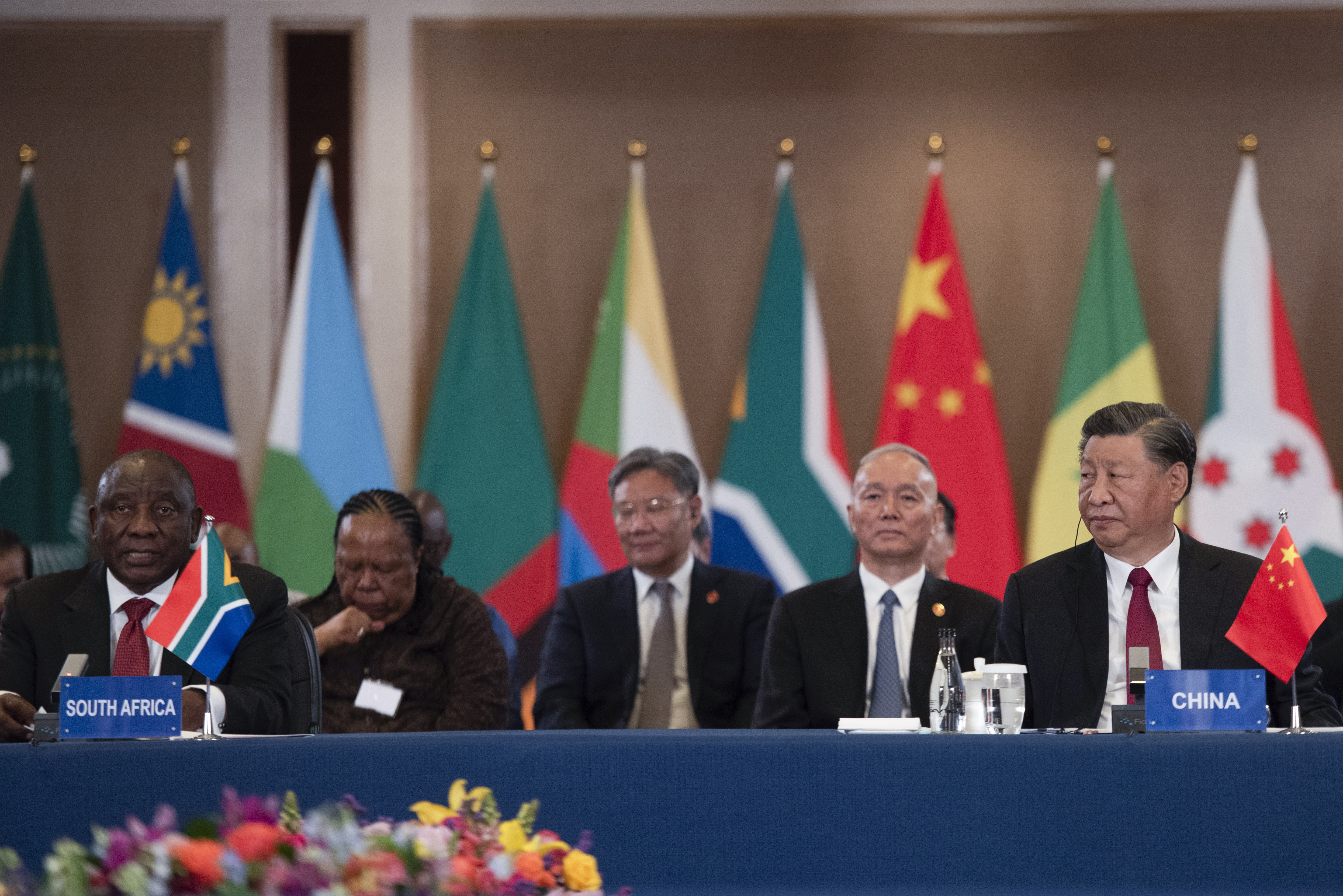 Johannesburg (South Africa), 18/04/2023.- President of China Xi Jinping and South African President Cyril Ramaphosa attend the China-Africa Leaders' Roundtable Dialogue on the last day of the BRICS Summit, in Johannesburg, South Africa, 24 August 2023. (Sudáfrica, Johannesburgo) EFE/EPA/ALET PRETORIUS / POOL