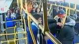 Violento atraco en Sitp: entre cuatro hombres golpearon a un joven para robarlo