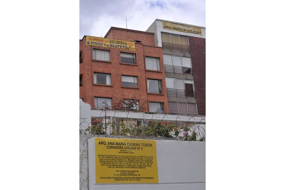 Vecinos del barrio Country pusieron vallas como protesta contra la construcción del Balcony 85. / Andrés Torres
