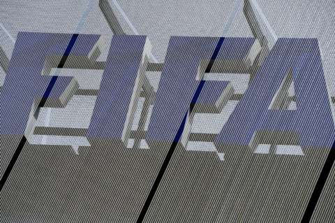 FIFA y un comité de crisis con la ausencia de Blatter y Platini