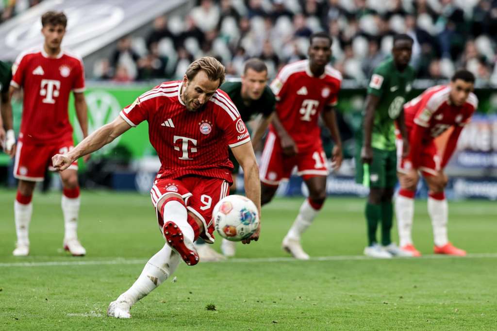 WOLFSBURG (Germany), 09/05/2026.- Harry Kane of Bayern Munich takes a penalty kick during the German Bundesliga soccer match between VfL Wolfsburg and Bayern Munich in Wolfsburg , Germany, 09 May 2026. (Alemania) EFE/EPA/FILIP SINGER The DFL regulations prohibit any use of photographs as image sequences and/or quasi-video