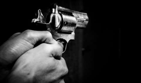 Investigan crimen de dos adultos mayores en San Cristóbal. La mujer estaba armada