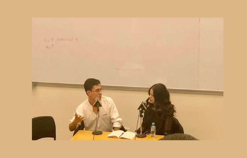 Profesor Edward Salazar y la escritora Vanessa Rosales en la primera emisión del podcast.