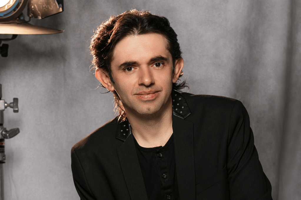 Andrés Valencia es el CEO de Stargate Studios Colombia.