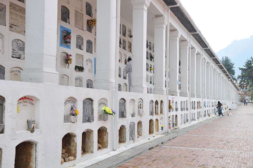 El Cementerio Central es uno de los cuatro cementerios de propiedad del Distrito. Archivo - El Espectador