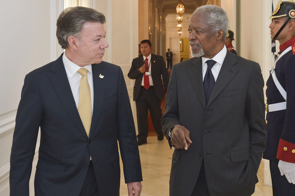 AFP / El presidente Santos y el exsecretario de la ONU, Kofi Annan.