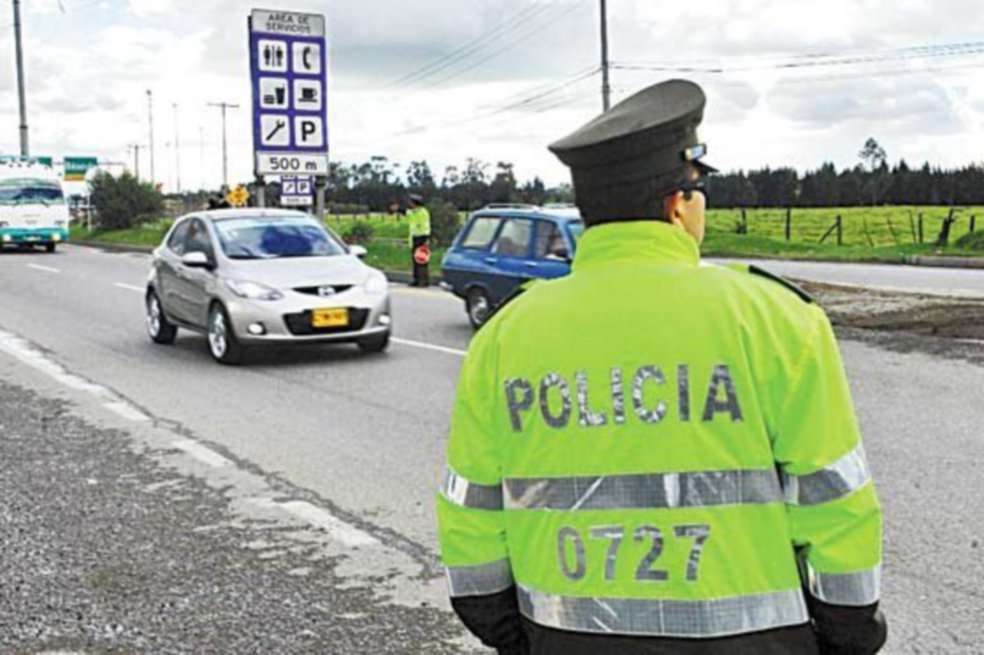 En Bogotá hay un déficit de agentes de tránsito.