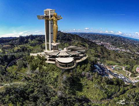 La historia del Cristo de 86 metros de altura que se construye en El Peñol, Antioquia
