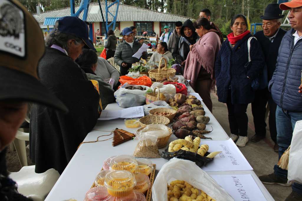 Indígenas Pastos en un intercambio de semillas en Cumbal, Nariño.