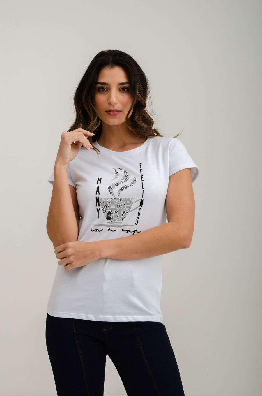 Bon bon bum se caracteriza por su colorido y sus sabores frutales, aportando diversión y originalidad. A su vez Fuera de Serie es una marca femenina, dedicada completamente a la mujer.