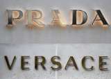 Se aprueba la compra de Versace por Prada: nace un gigante del lujo en Italia