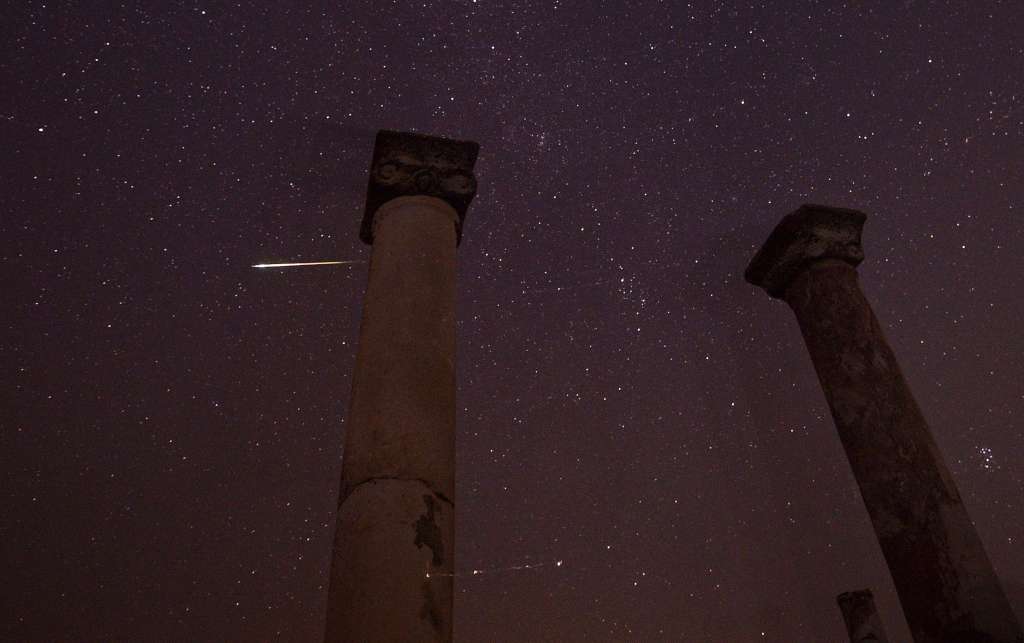 Las estrellas también tienen un centelleo innato que se produce por las ondulaciones del gas en su superficie. Este centelleo, dice la Organización Meteorológica Mundial (MMO), se refiere a “variaciones rápidas, con frecuencia pulsátiles, del brillo de las estrellas o de las luces terrestres”. (Foto de referencia).