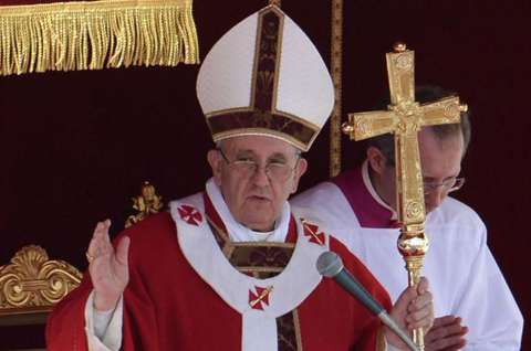 Obispos italianos aseguran que el papa Francisco hizo un exorcismo