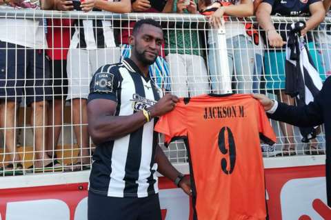 El sufrimiento de Jackson Martínez con el fútbol no para