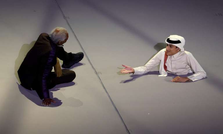 Al Khor (Qatar), 20/11/2022.- FIFA World Cup ambassador Ghanim al-Muftah (R) talks to US actor Morgan Freeman during the opening ceremony of the FIFA World Cup 2022 group A Opening Match between Qatar and Ecuador at Al Bayt Stadium in Al Khor, Qatar, 20 November 2022. (Mundial de Fútbol, Abierto, Catar) EFE/EPA/Ronald Wittek