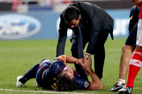Puyol estará dos meses de baja por una luxación de codo