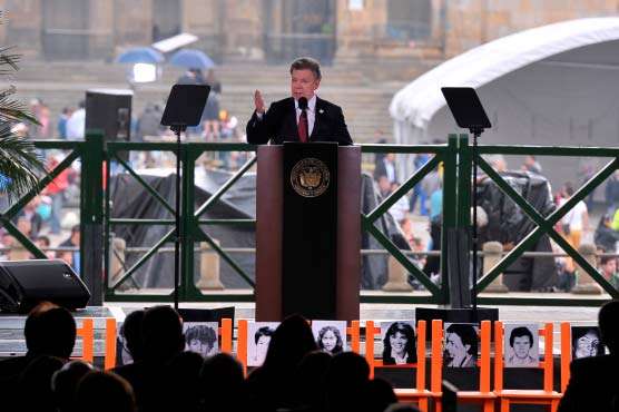 El presidente Juan Manuel Santos durante el acto en el que el Estado colombiano pidió perdón por el holocausto del Palacio de Justicia.