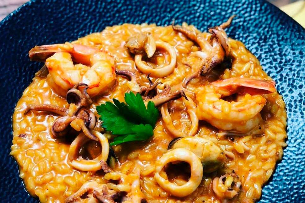 Risotto de mar en plato. Receta gastronómica. Recetas Cromos