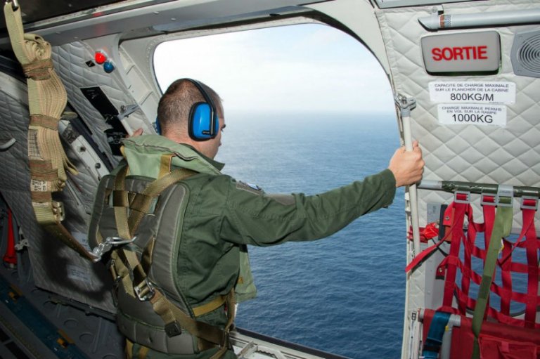 Reanudan búsqueda de restos del vuelo MH370 en la isla de La Reunión