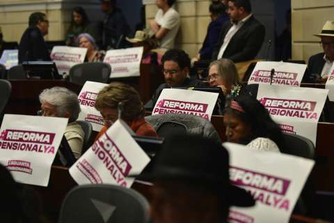 “Nos están inundando de proposiciones”: choques en el Congreso por reforma pensional
