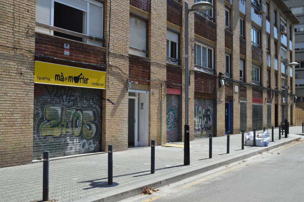 Los bares y restaurantes ubicados en la Travessera de Les Corts se mantuvieron cerrados en la previa del partido.