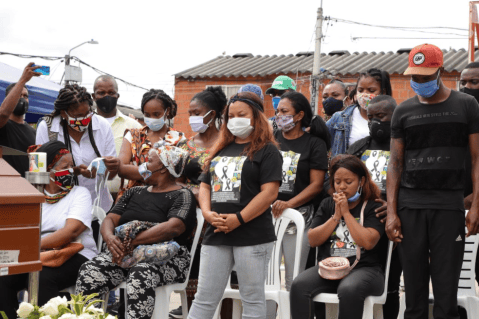 En imágenes: el sepelio colectivo de los cinco menores asesinados en la masacre de Llano Verde