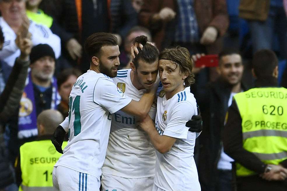 Gareth Bale celebra uno de sus dos goles frente al Depor. / AFP