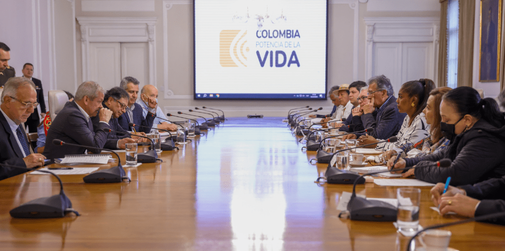 La reunión estaba prevista para el sábado, pero se adelantó.