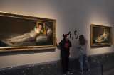 Detienen a dos activistas tras pegarse a dos cuadros de Goya en el Prado
