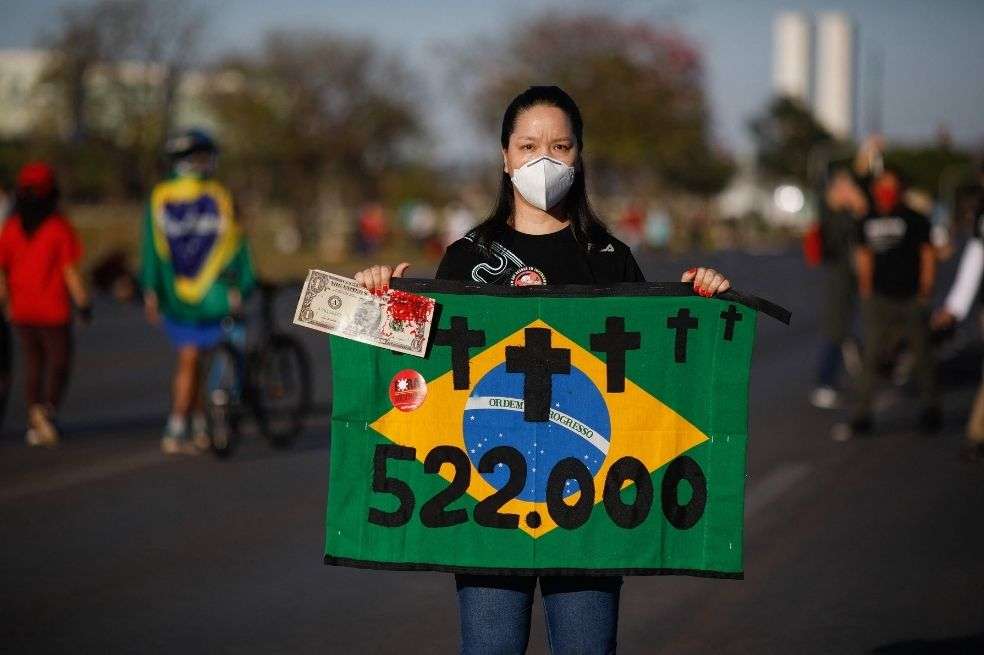 Miles de manifestantes exigen un juicio político contra Bolsonaro por su omisión durante la pandemia.