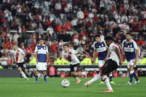 River, en crisis: derrota, insultos y penalti fallado de Borja antes del superclásico