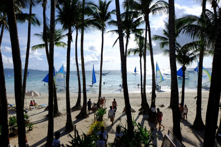 Filipinas cerrará una de sus islas más turísticas debido a la contaminación
