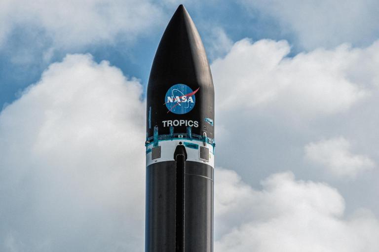 Lanzan dos satélites de la NASA para monitorear y estudiar huracanes