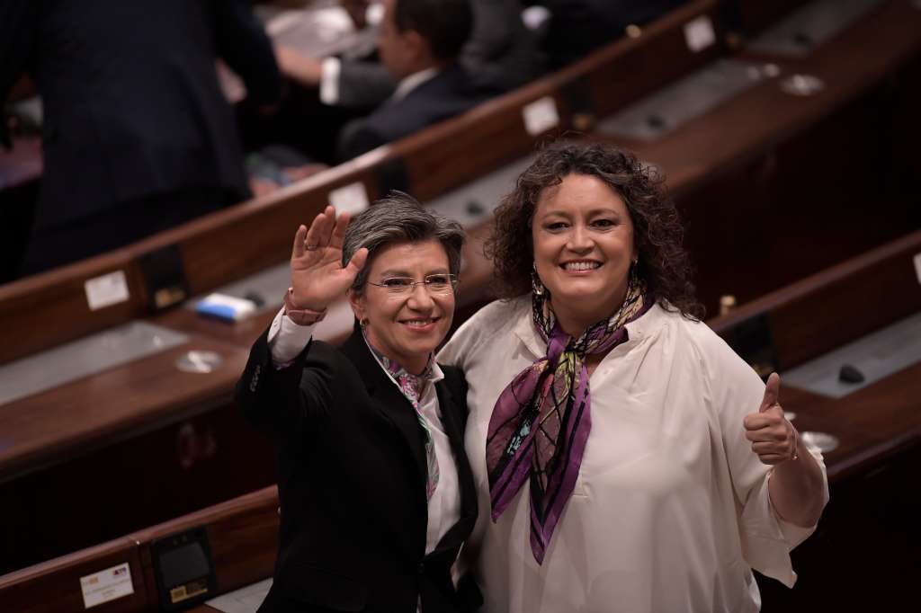 Alcaldesa de Bogotá y Angélica Lozano, senadora electa para el período 2022-2026 por el partido Alianza Verde, durante la instalación del Congreso y del último discurso de Iván Duque como presidente de Colombia.