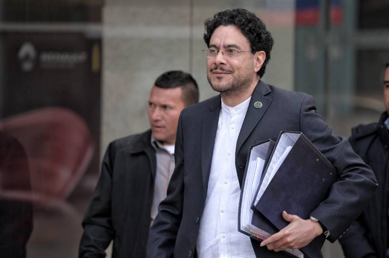 “Luigi” Echeverri debe retractarse por señalamientos contra Cepeda en carta a El País